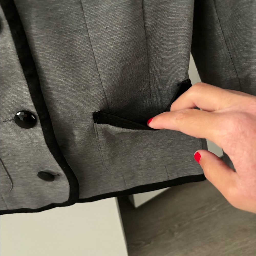 H&M Women's Gray Blazer with Black Trim - Picture 3 of 7